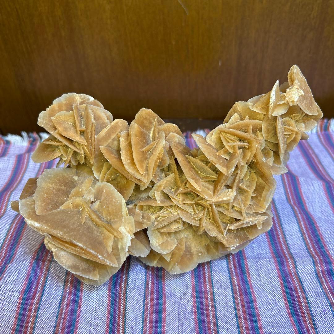 砂漠の薔薇デザートローズ鉱物原石結晶パワーストーン大き目1.1kgミルクティー色