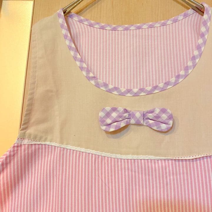 保育士　エプロン　キティー