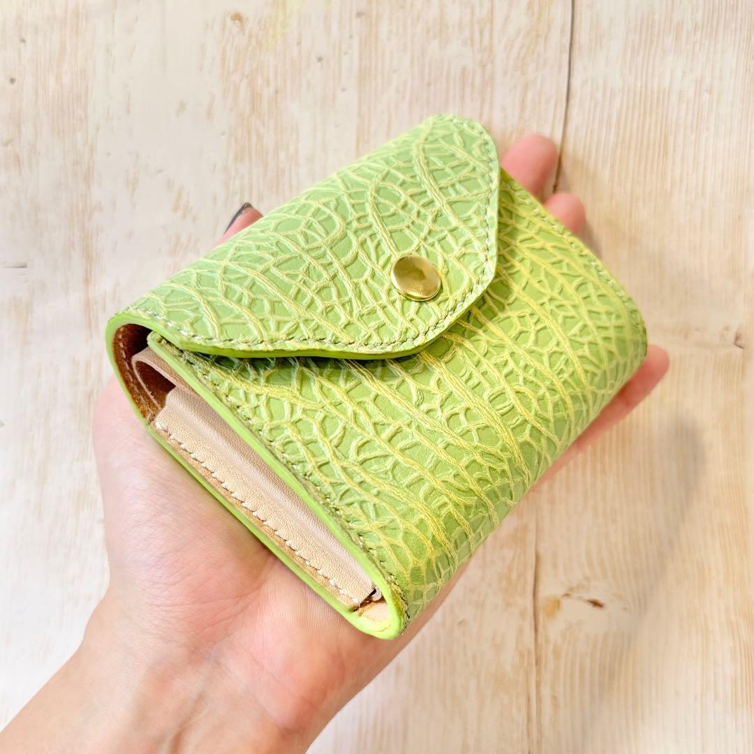 145 コロンと可愛い メロンレザーのコンパクトミニ財布