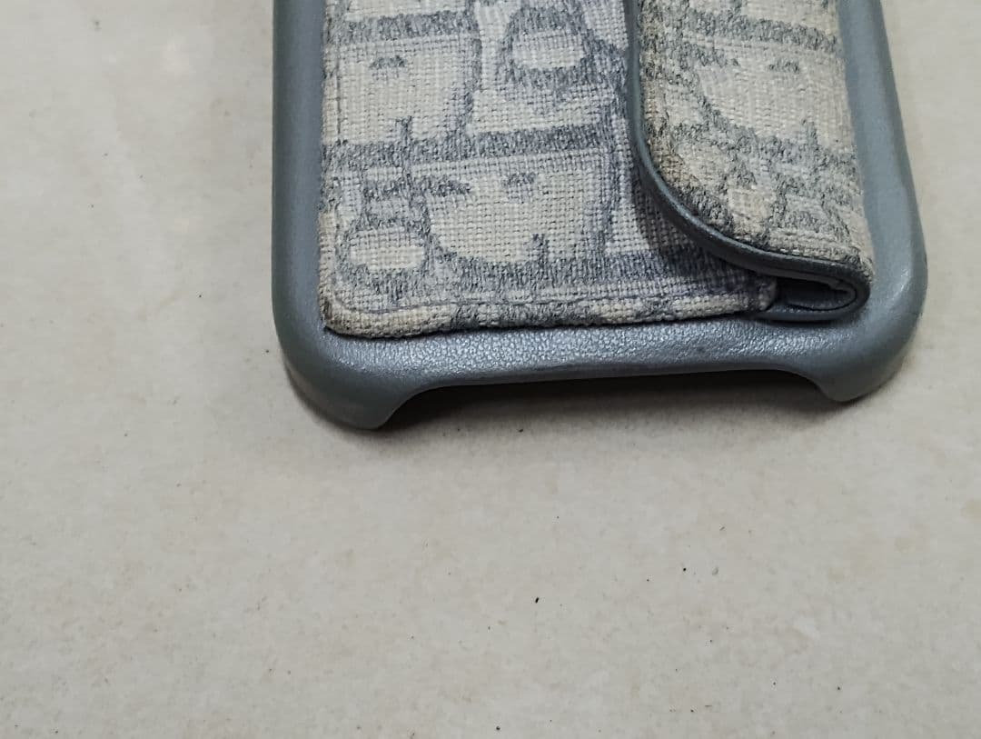 iPhone 15 Pro ケース　Dior