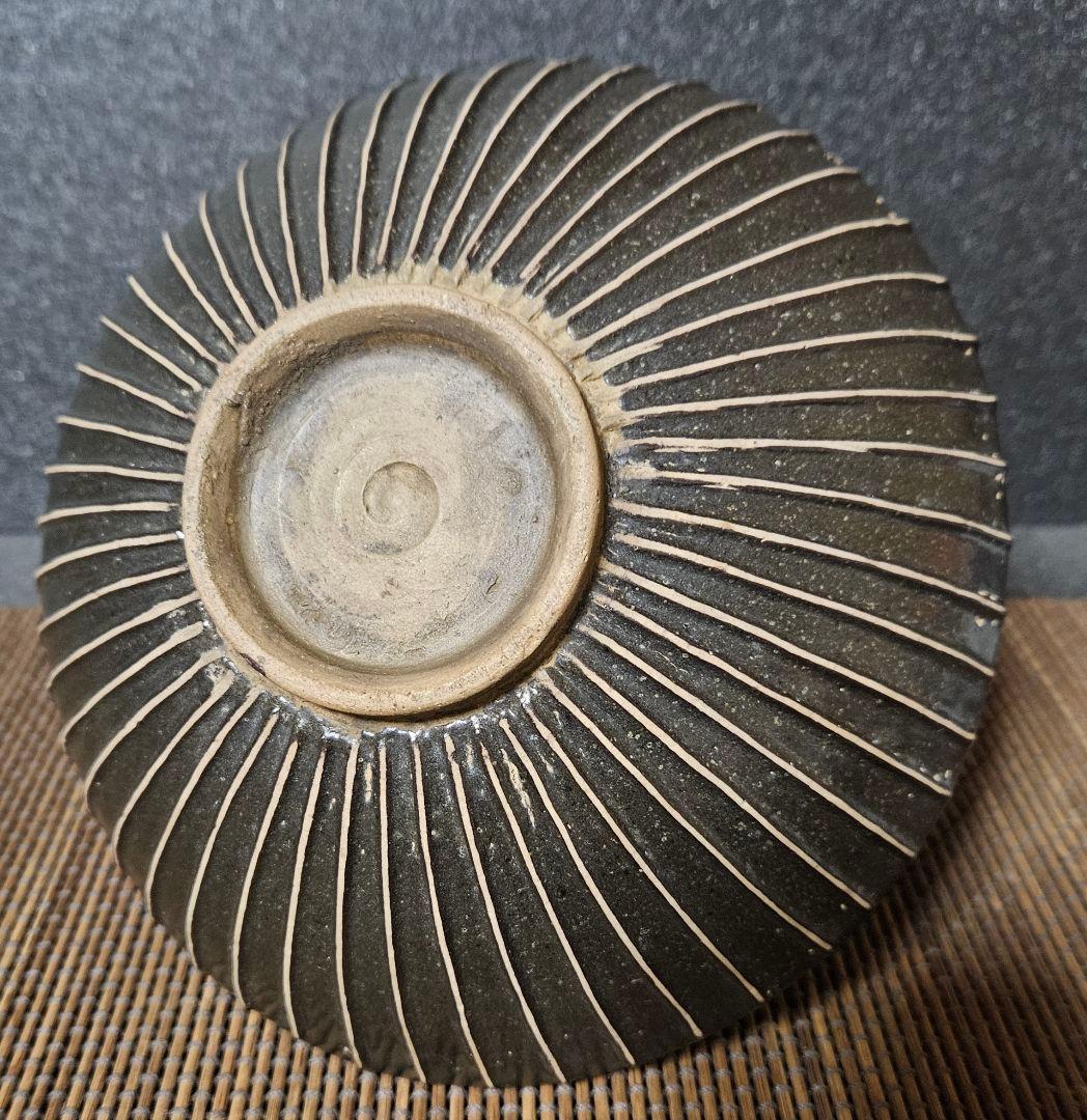 中国美術　中国陶磁器　磁州窯　堆線文様　碗　茶碗　鉢　菓子器　茶道具　陽刻鎬手