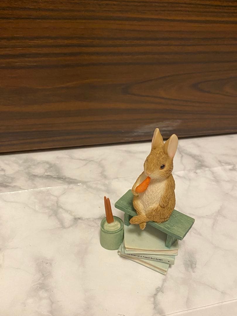 ピーターラビットのフィギュア