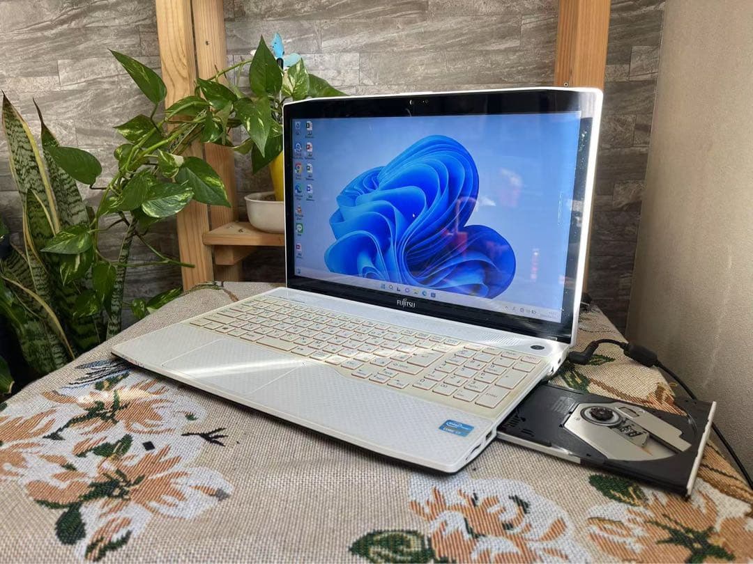 【第2世代Corei7】富士通/ パソコンノ-ト/メモリ8GB HDD1TB