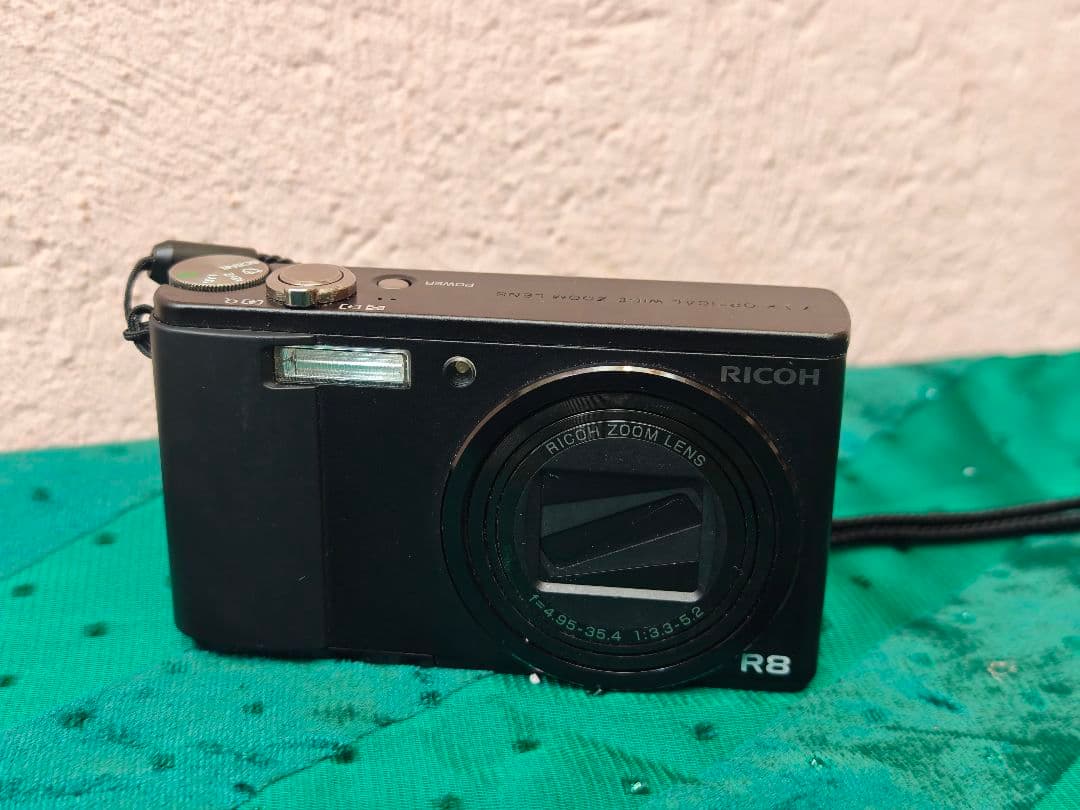 遊べる！【動作確認済み】RICOH R8 コンパクトデジタルカメラ