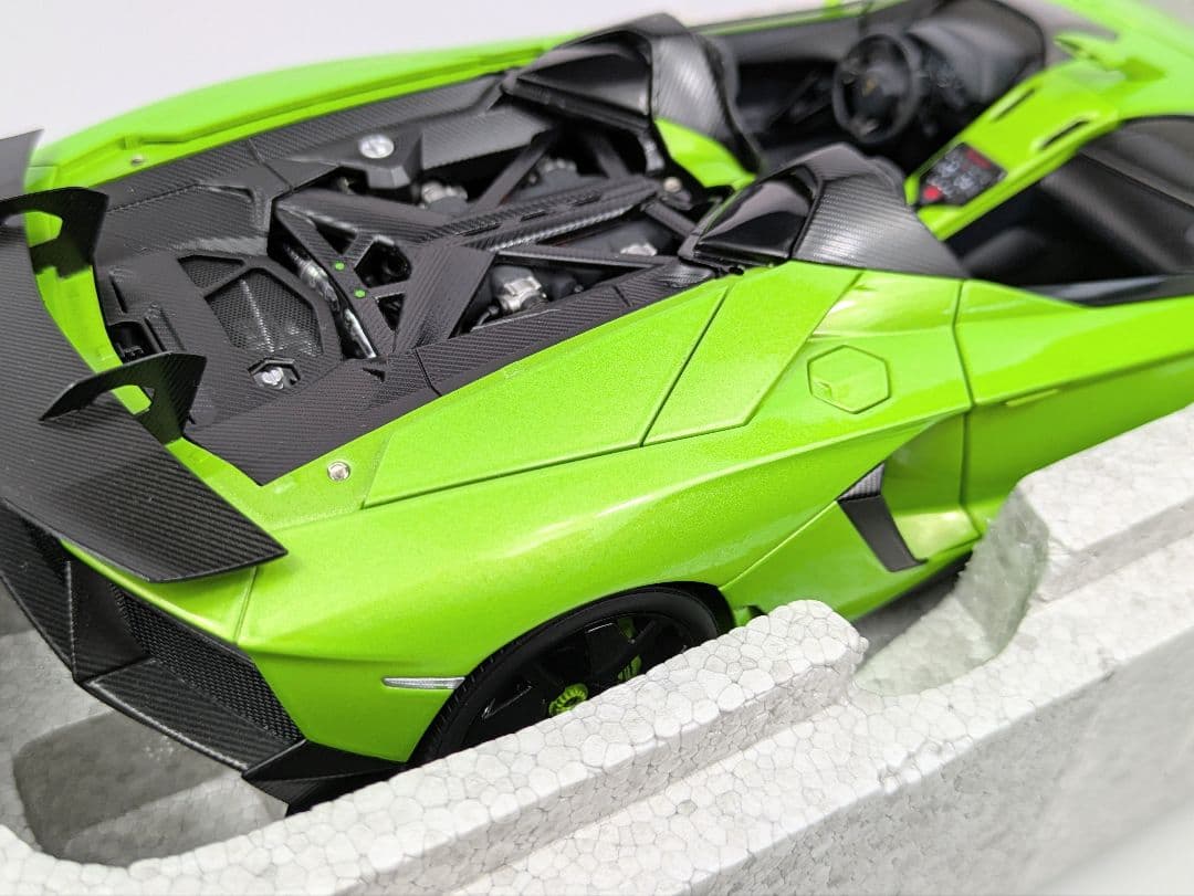 ミニカー 1/18 オートアートランボルギーニ アヴェンタドール J レア品