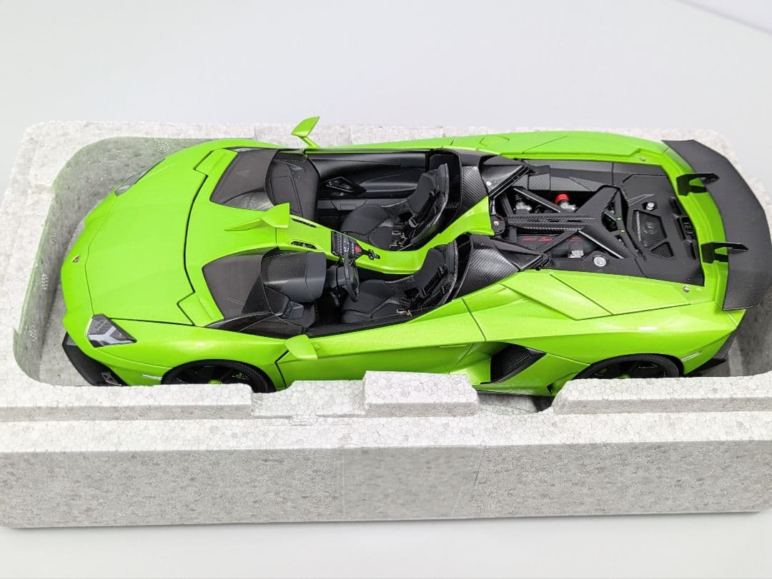 ミニカー 1/18 オートアートランボルギーニ アヴェンタドール J レア品