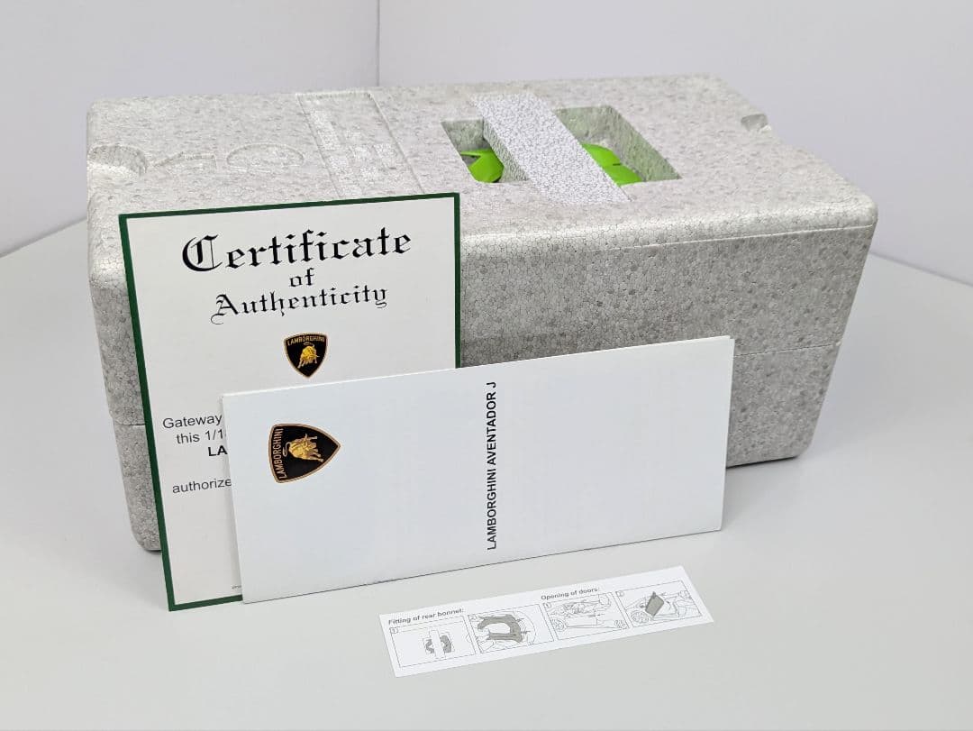 ミニカー 1/18 オートアートランボルギーニ アヴェンタドール J レア品