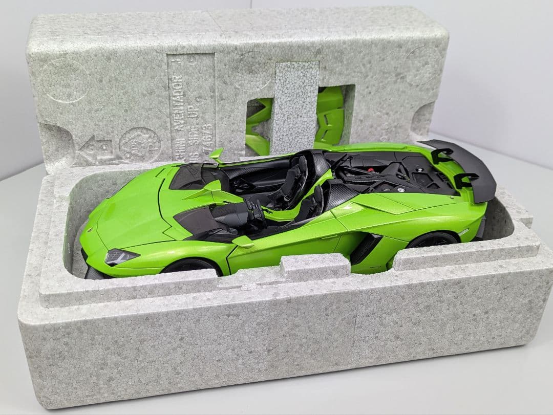 ミニカー 1/18 オートアートランボルギーニ アヴェンタドール J レア品