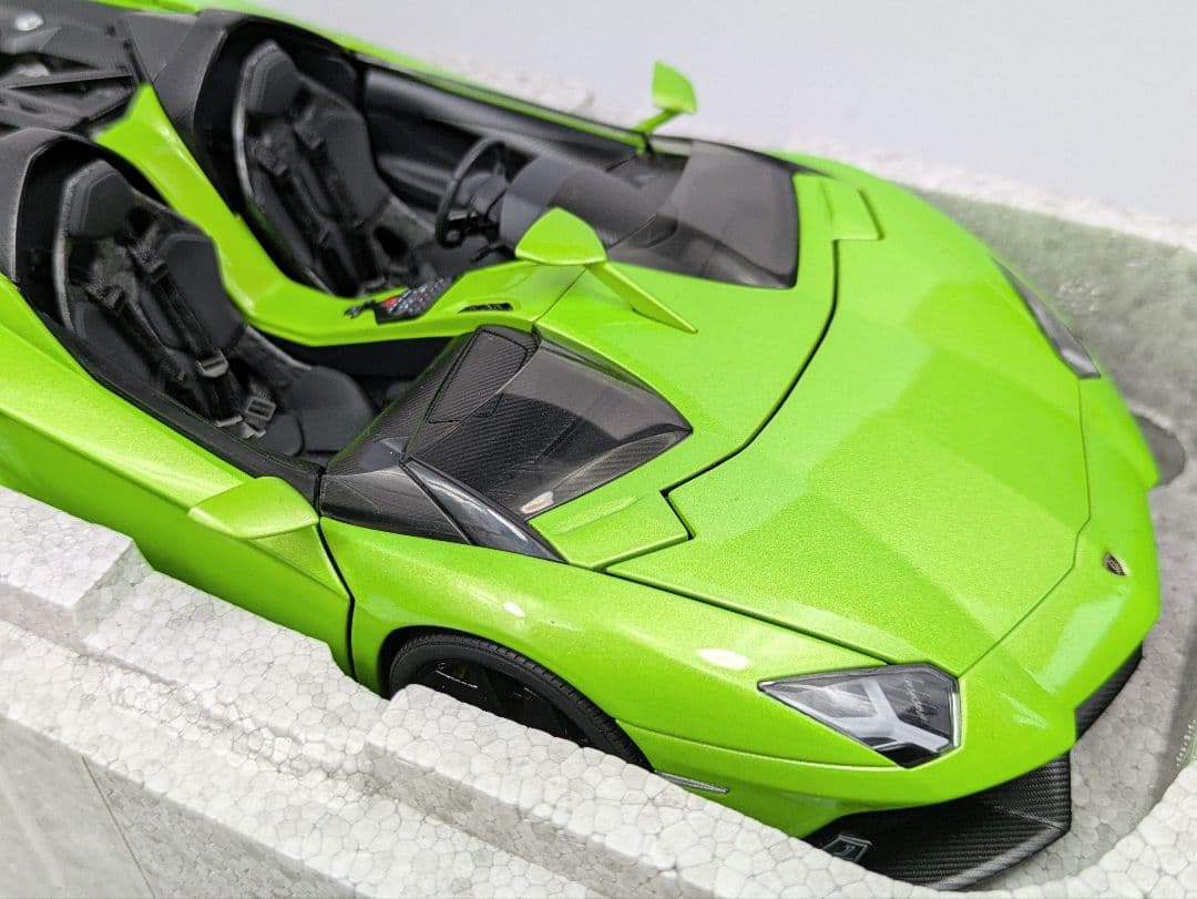 ミニカー 1/18 オートアートランボルギーニ アヴェンタドール J レア品
