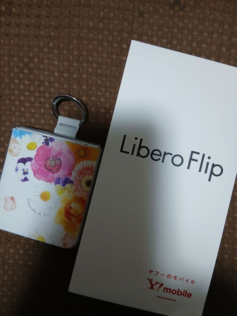 Y!mobile☆LIBERO FLiP♪２つ折スマホ☆ホワイト