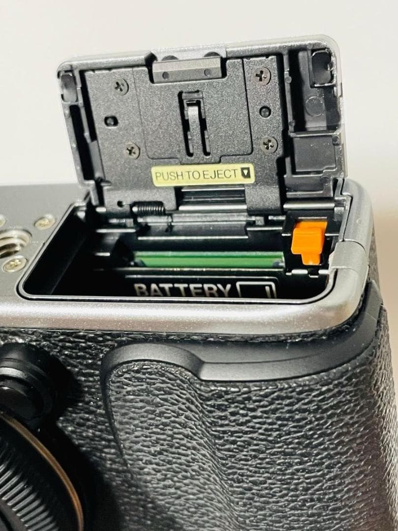 X-E1 シルバー ＋ FUJINON XF27mm F2.8 ＋ メモリー付