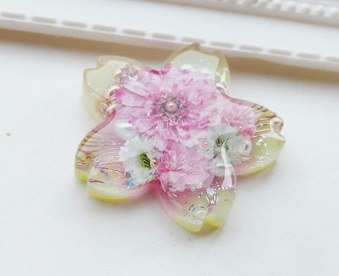 【1749】レジン　マトリカリア　ヘアゴム　ポニーフック　ブロ―チ　ハンドメイド