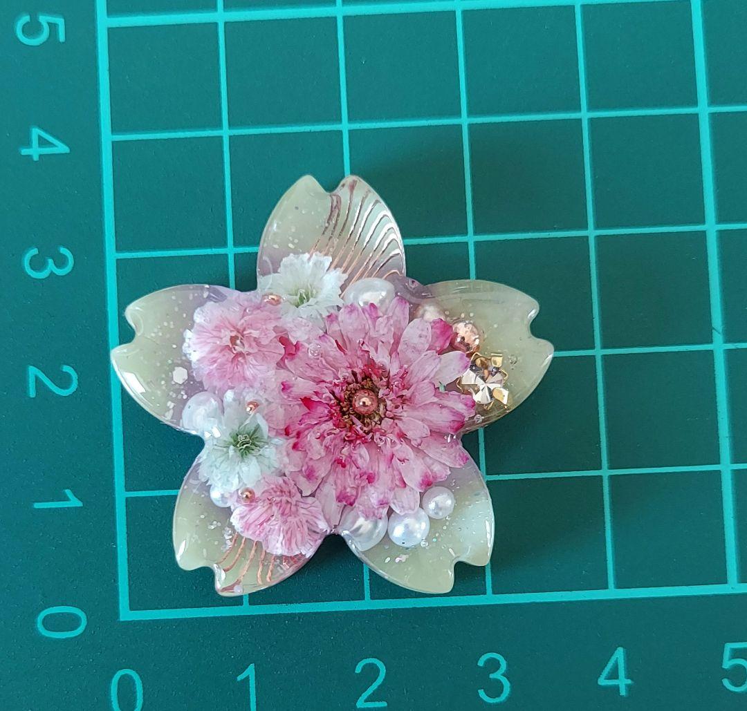 【1749】レジン　マトリカリア　ヘアゴム　ポニーフック　ブロ―チ　ハンドメイド