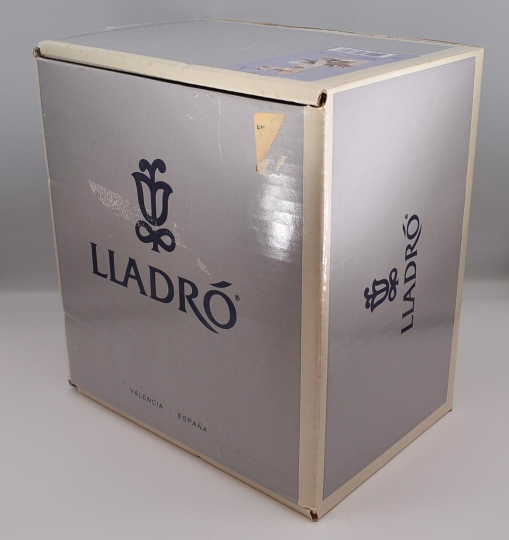 最良の選択　＃7621　★リヤドロ　スペイン　ポーセリン　光沢仕上げ　箱付　美品