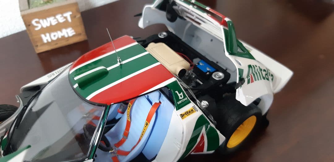 京商18分の1ミニカー ランチアストラトス　　アリタリア-カラー
