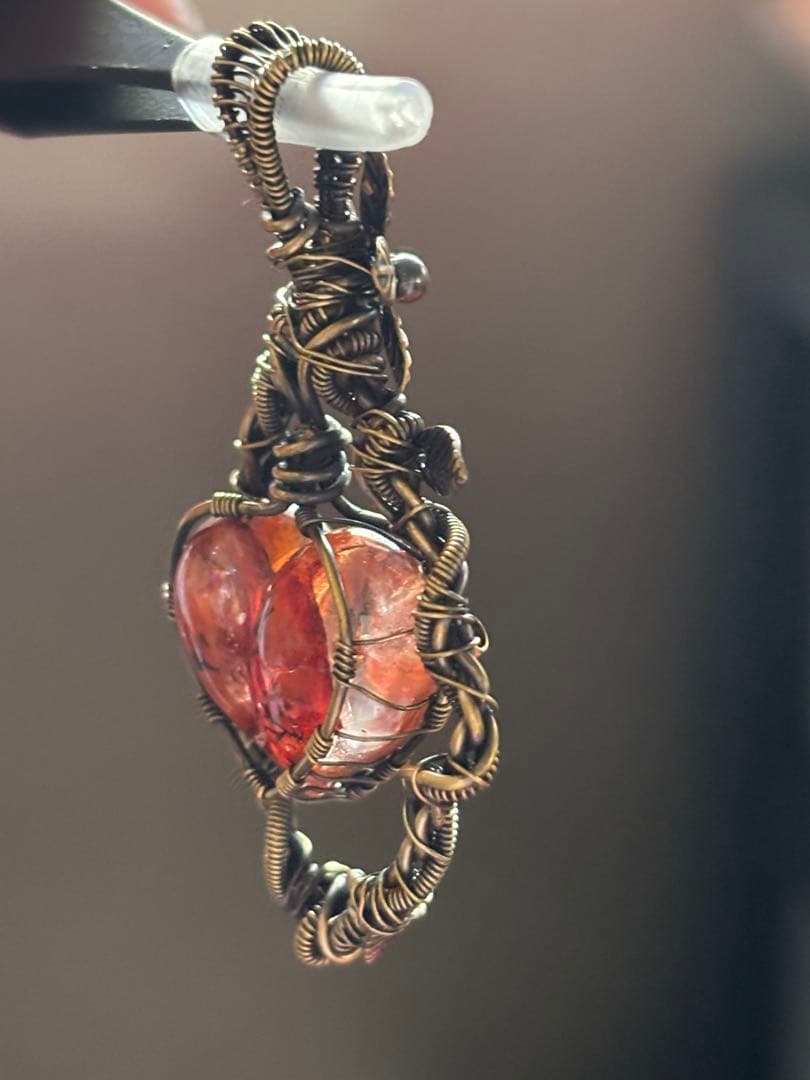 高品質ファイヤークォーツのハート型　ワイヤーペンダントトップ　天然石