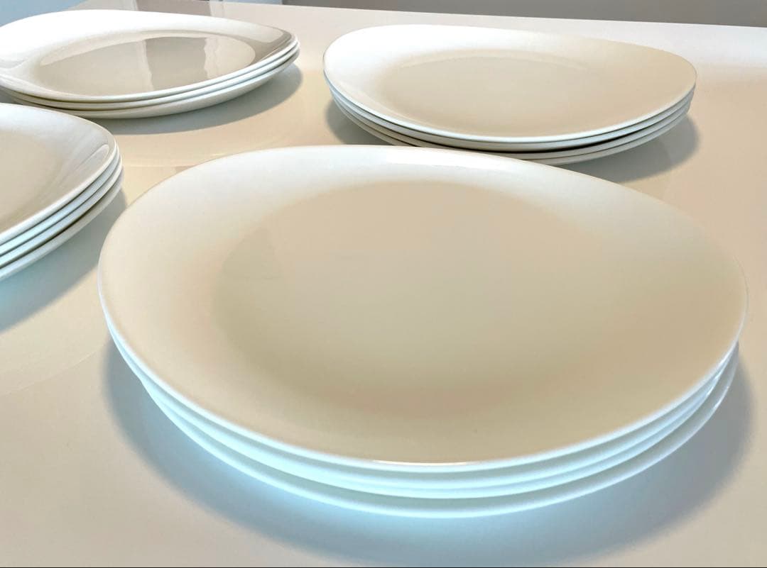 おしゃれ皿15枚セット！未使用！新品！美品！個性的なオーバル型デザイン白皿