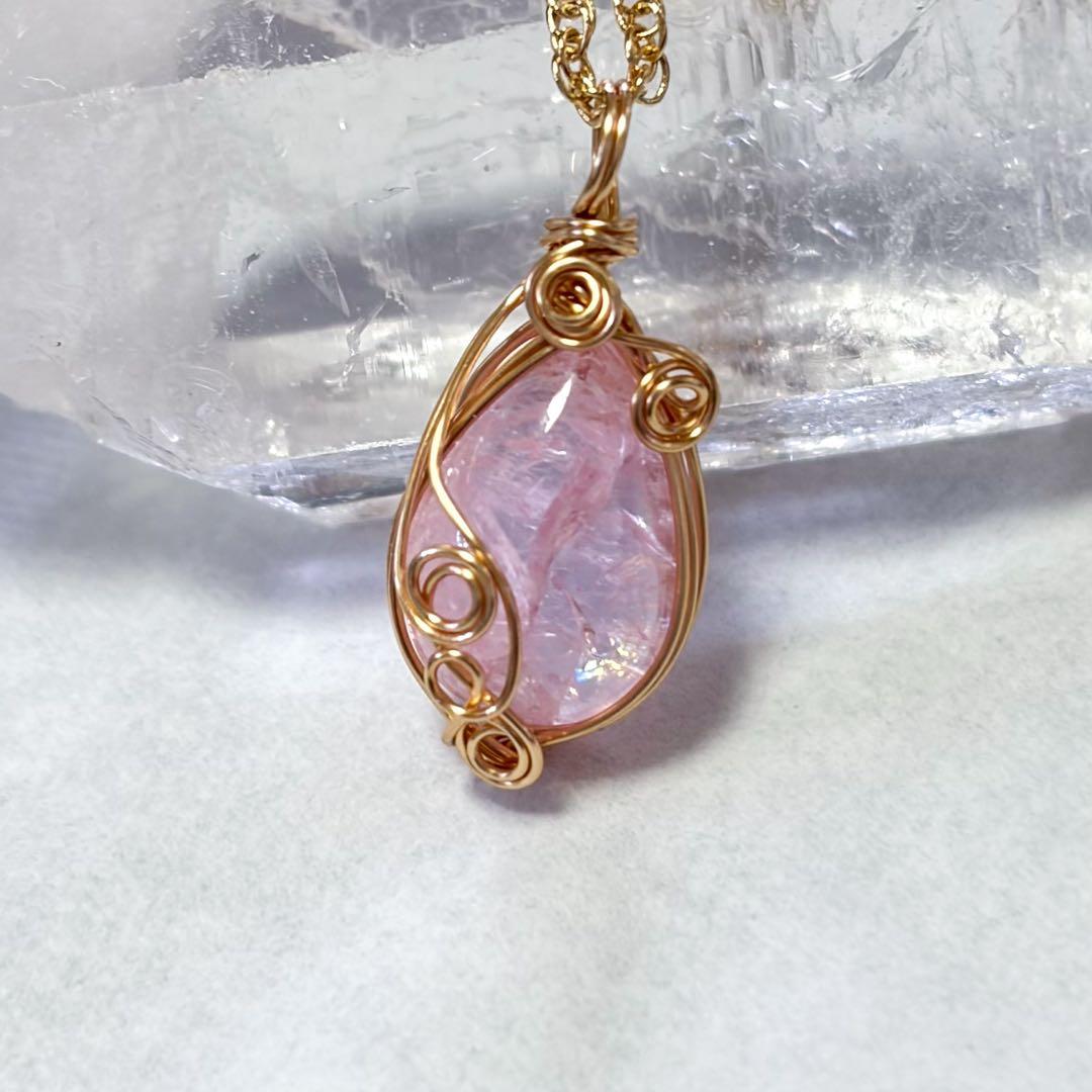 【4月誕生石】モルガナイトカボションの天然石ネックレス