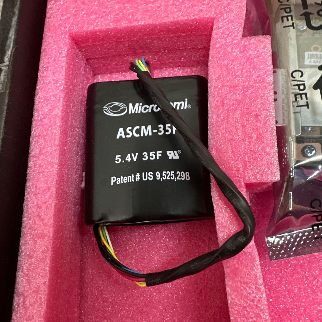 ADAPTEC SmartRAID 3154-8i16e リテール。