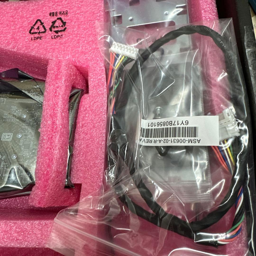 ADAPTEC SmartRAID 3154-8i16e リテール。