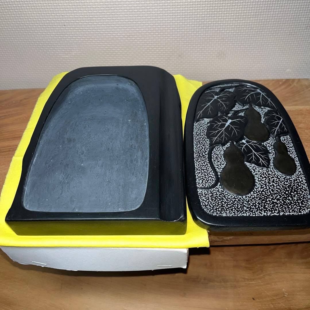 ⭕️雄勝硯　蓋付瓢箪彫刻硯　遠藤弘行　筆置き付き　手間多い　蓋の瓢箪が美しい　硯