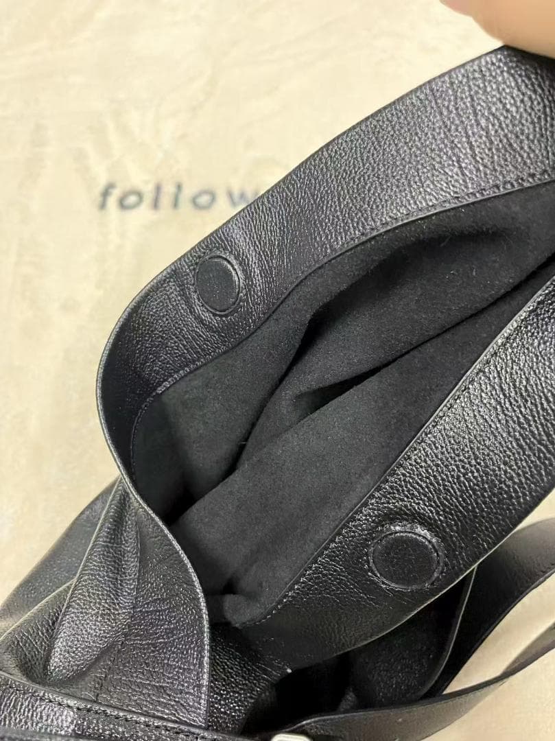 Vujade ブラックレザー ショルダーバッグ