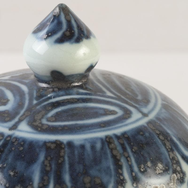 中国　大明宣徳年製款　青花花弁文　蓋香炉　C　A29