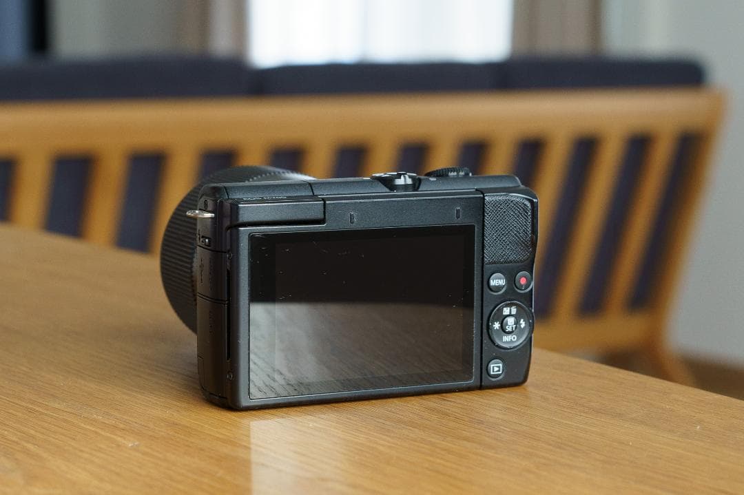 Canon ミラーレス一眼 EOS M200 ブラック + SIGMA F1.4