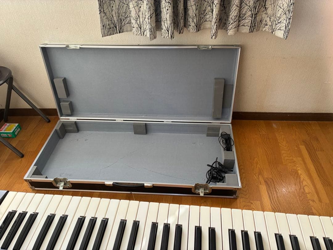 (再出品)Roland JD-800 シンセサイザー 61鍵