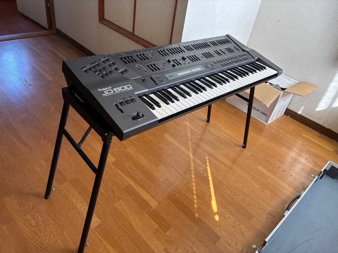 (再出品)Roland JD-800 シンセサイザー 61鍵
