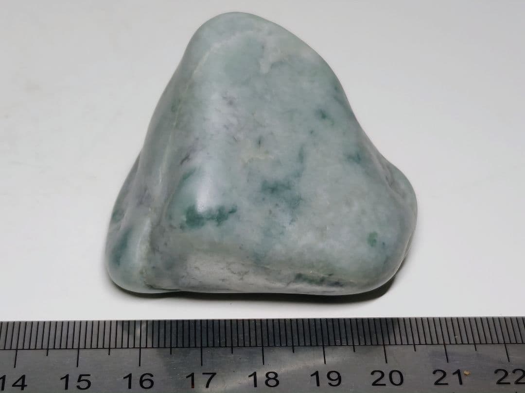 糸魚川153 翡翠 106g ヒスイ 原石 鑑賞石 自然石 誕生石 鉱物 鉱石