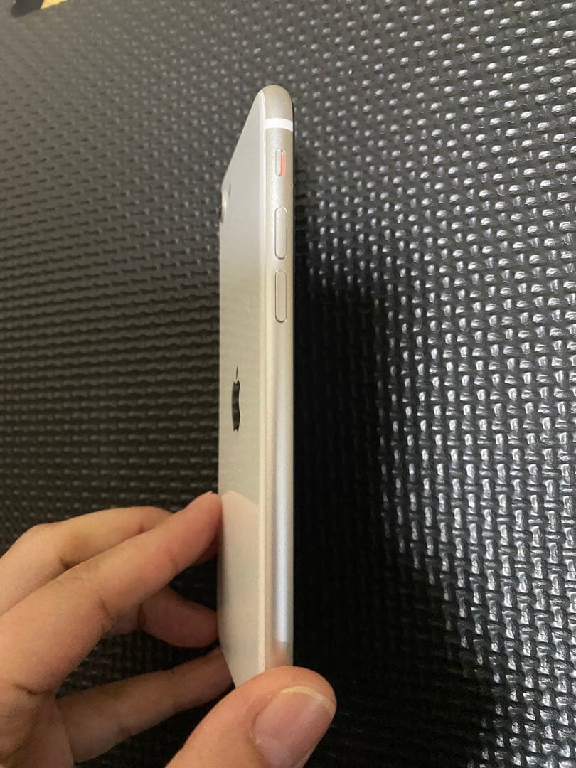 美品 iPhone SE (第2世代) ホワイト 64GB