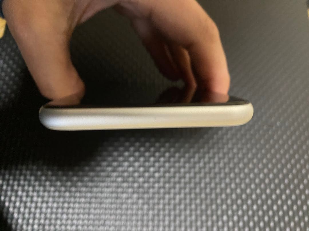 美品 iPhone SE (第2世代) ホワイト 64GB