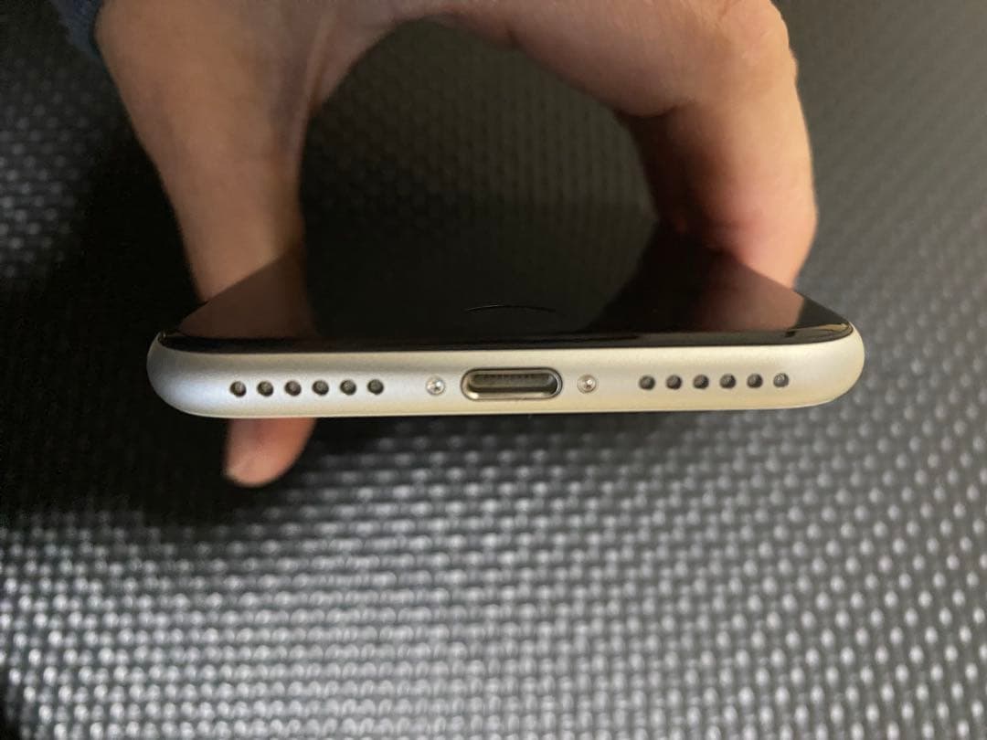 美品 iPhone SE (第2世代) ホワイト 64GB