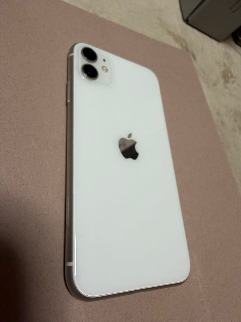 iPhone 11 ホワイト 64 GB SIMフリー