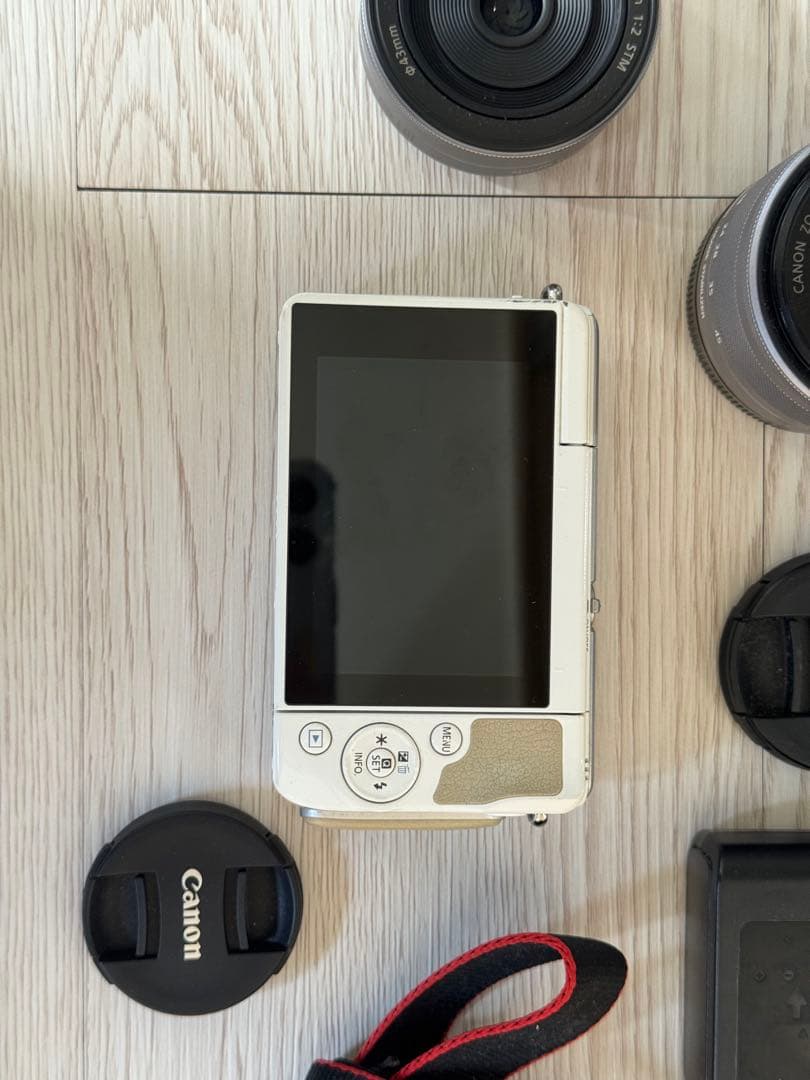 Canon EOS M10ホワイト ミラーレスカメラ