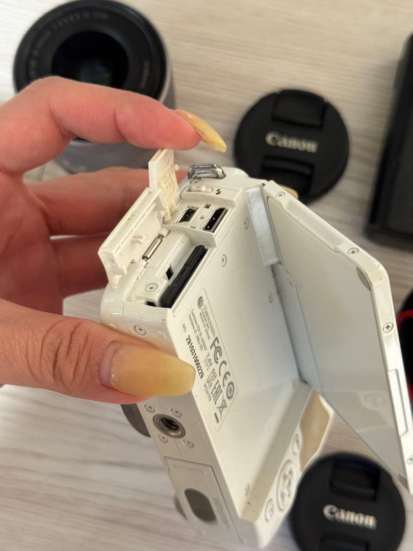 Canon EOS M10ホワイト ミラーレスカメラ