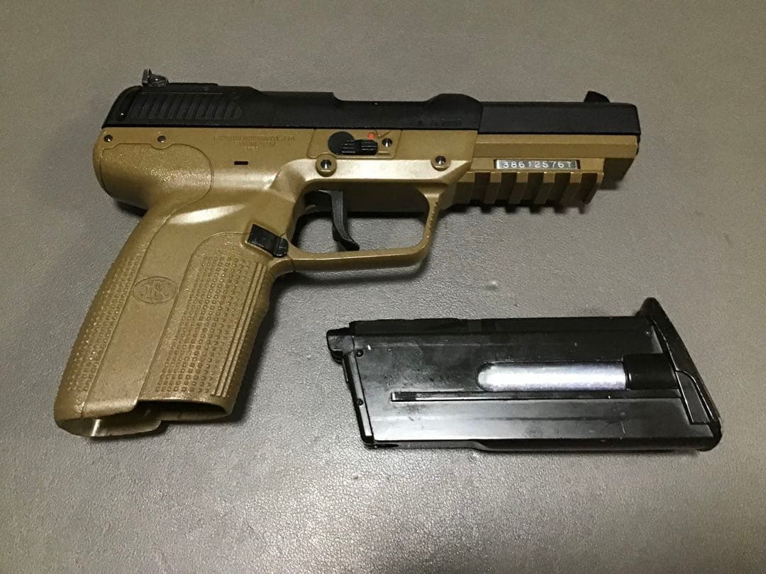 マルシン FN 5-7 FDE CO2ガスガン 予備CO2マガジン付き