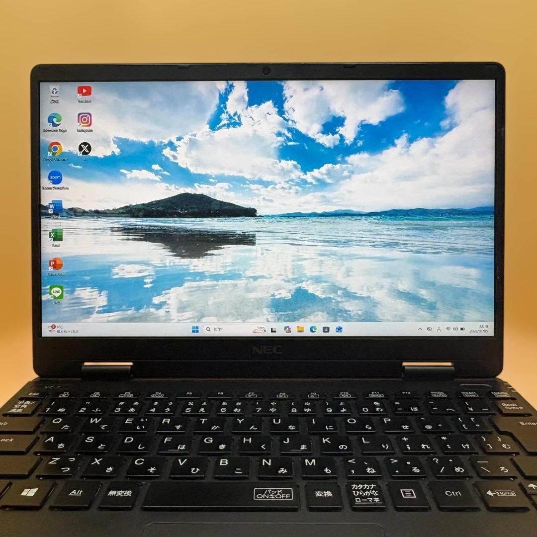 美品 NEC 軽量ノートPC 第10世代i5 8GB SSD256GB カメラ付