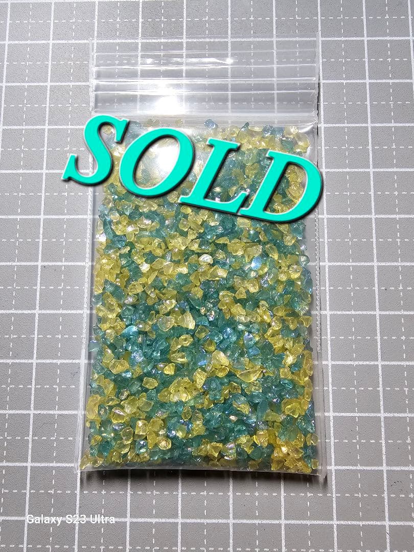 me_rinＮｏ1757 琉球ガラスフリット✨黒っぽいエメラルド＆オレンジ