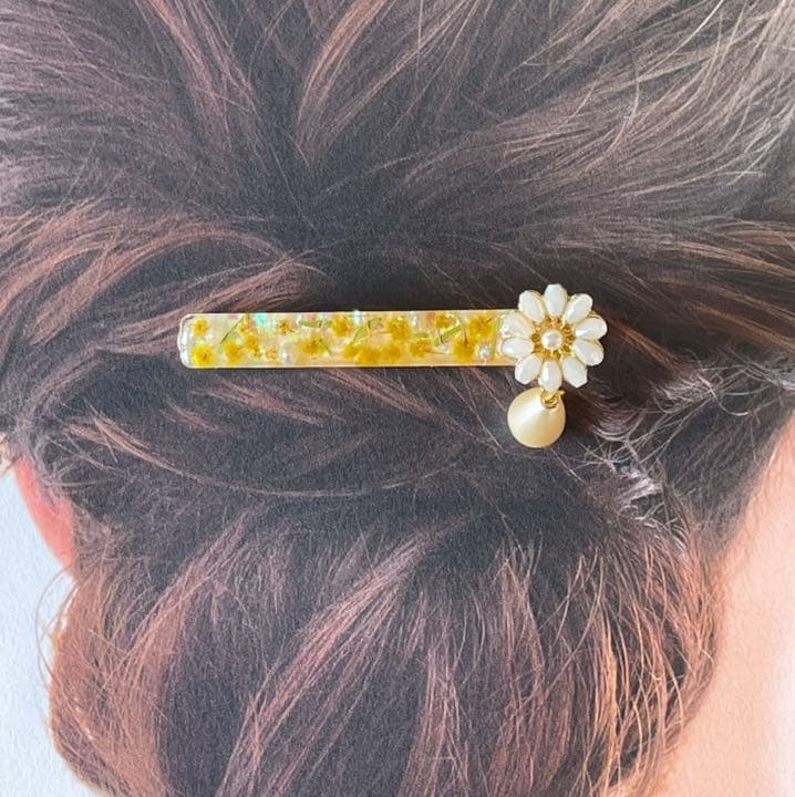 ミモザの小花達❤️パール雫チャーム付きお花のヘアクリップ❤️