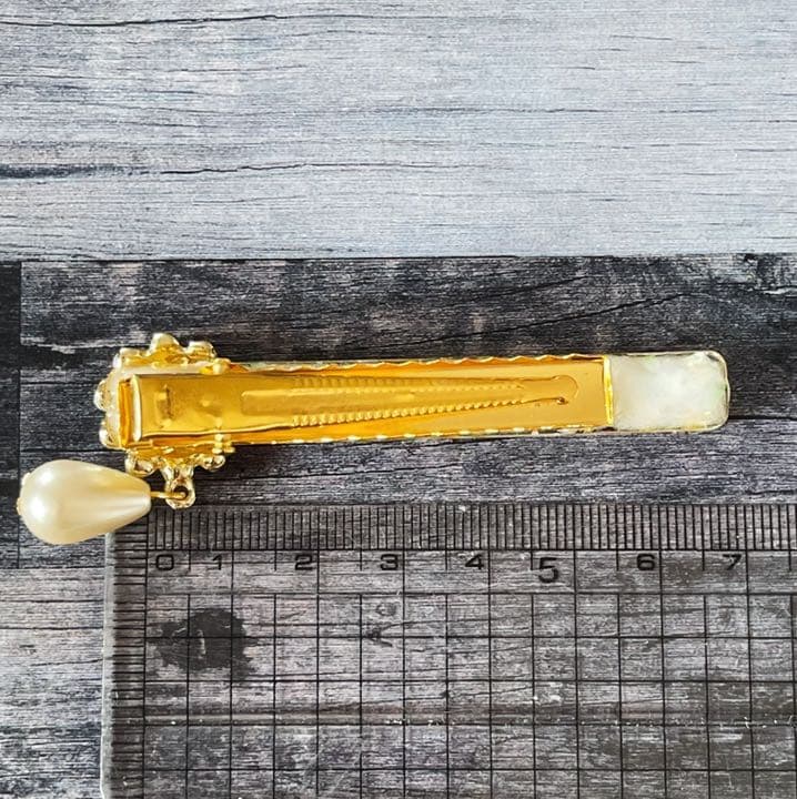 ミモザの小花達❤️パール雫チャーム付きお花のヘアクリップ❤️