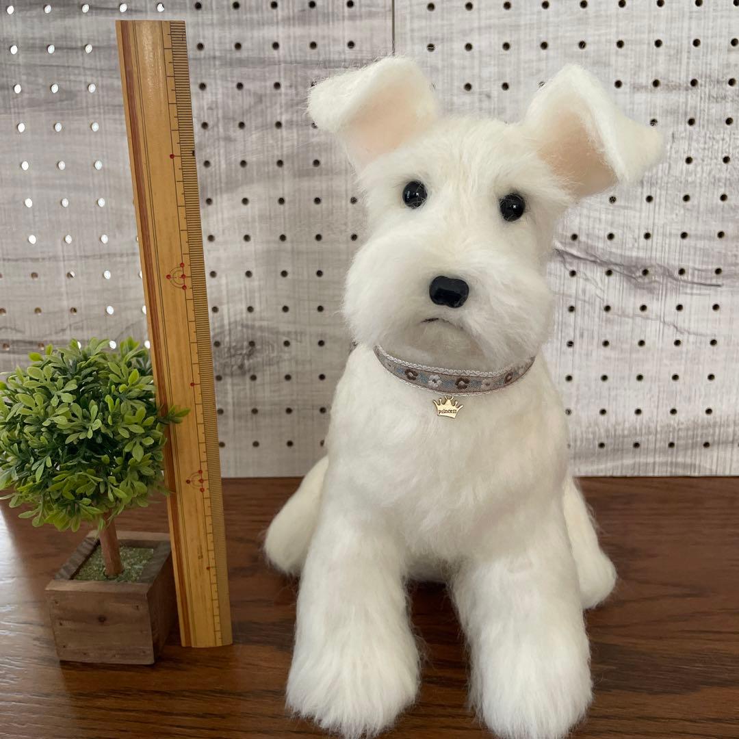 羊毛フェルト　ミニチュアシュナウザー　白シュナちゃん