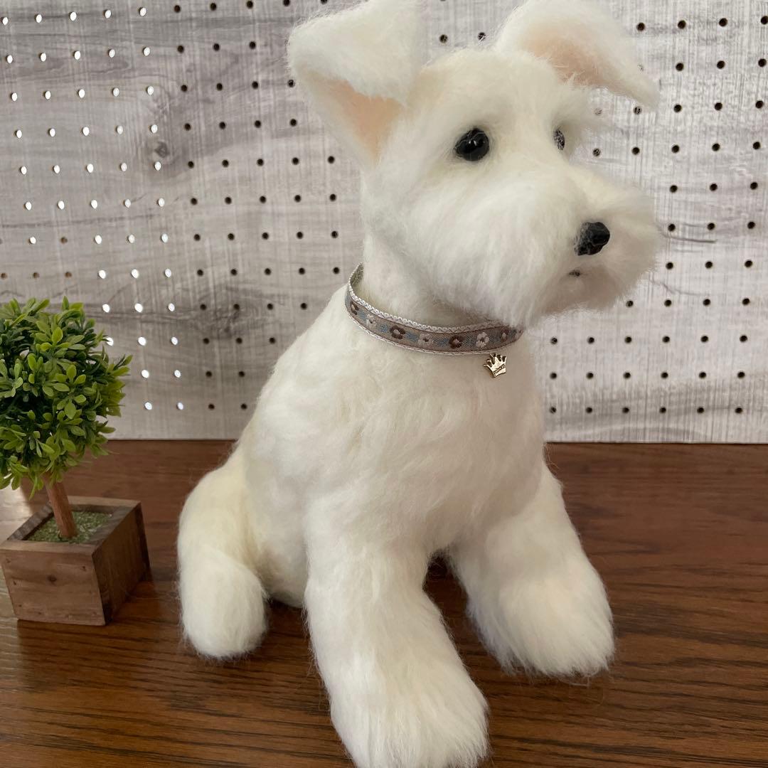 羊毛フェルト　ミニチュアシュナウザー　白シュナちゃん