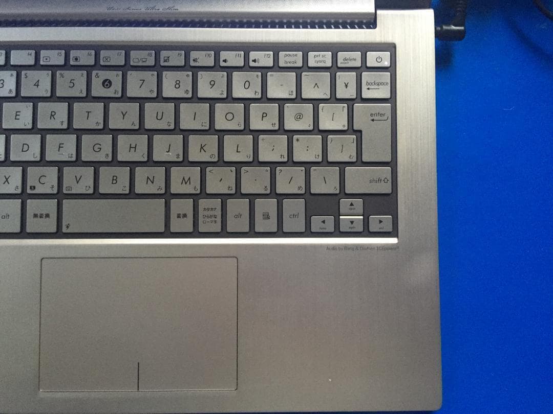 ASUS UX31E 13.3型液晶/SSD256G　薄型・コンパクト パソコン