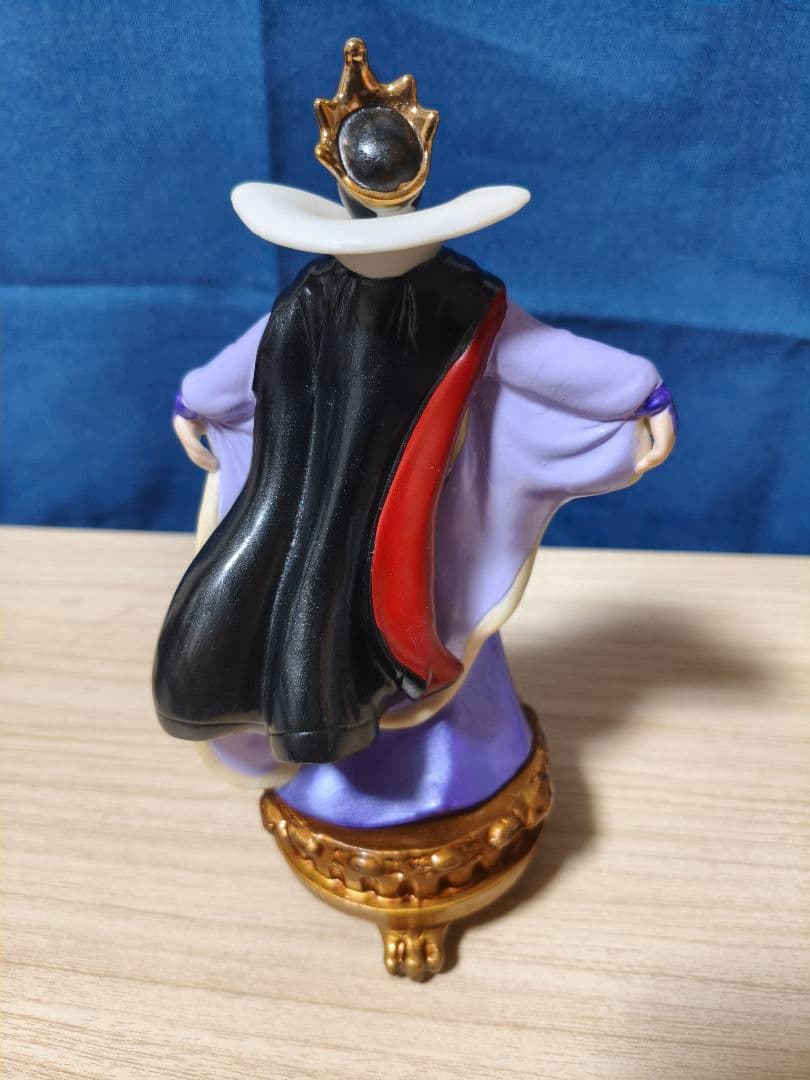 ディズニー　白雪姫　女王　置き物　陶器
