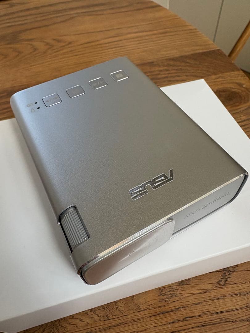 【美品】ASUS ZenBeam E1 ポケットプロジェクター