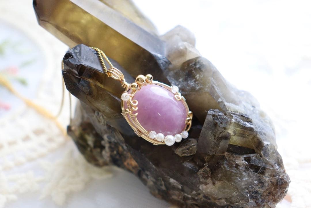 9月誕生石︎︎ クンツァイト︎︎⟡ワイヤージュエリーネックレス︎︎⟡天然石ペンダント