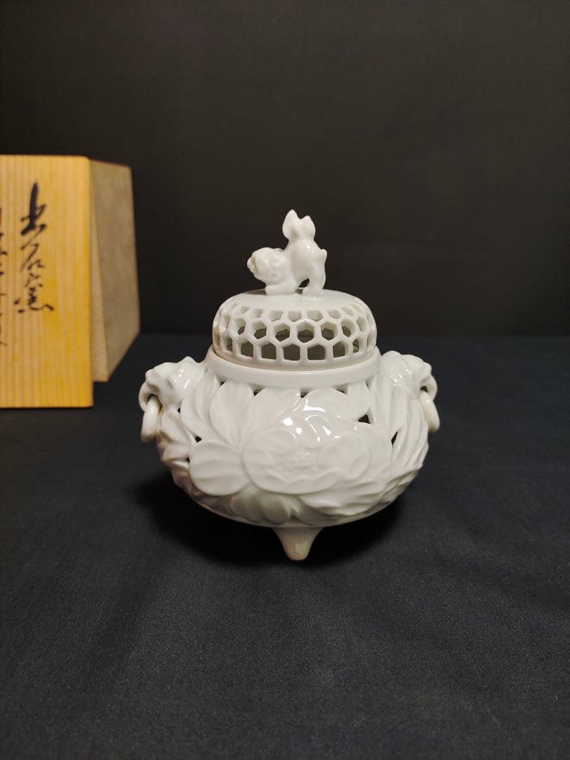 茶道具　出石焼　白磁牡丹透香炉　 獅子蓋　三足香炉　山本秀壺造　古美術　香道具
