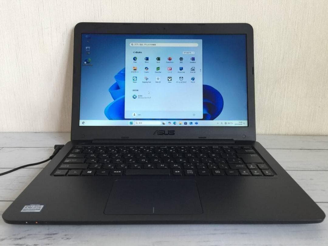 ASUS R417YA 14型TFT液晶 軽量コンパクトノートパソコン